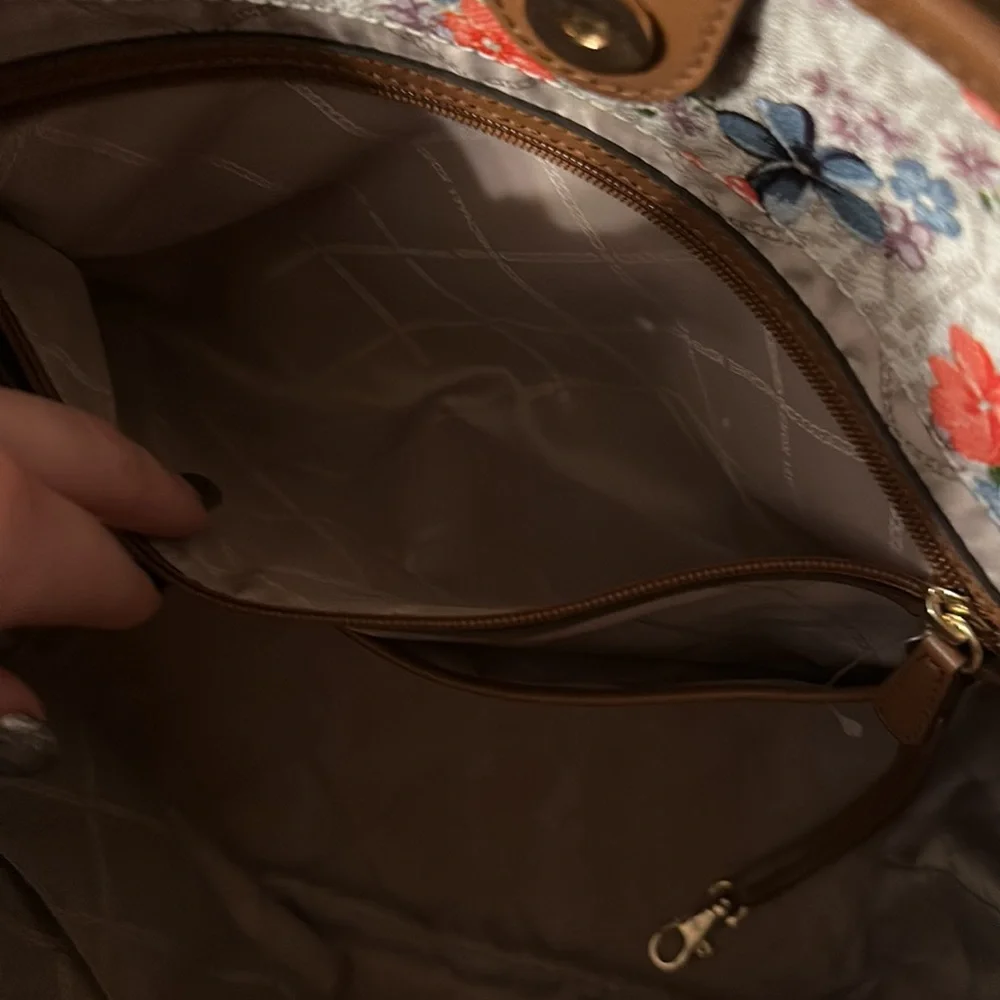 MICHAEL KORS jet set tote & matching Adele wallet - Picture 5 of 8